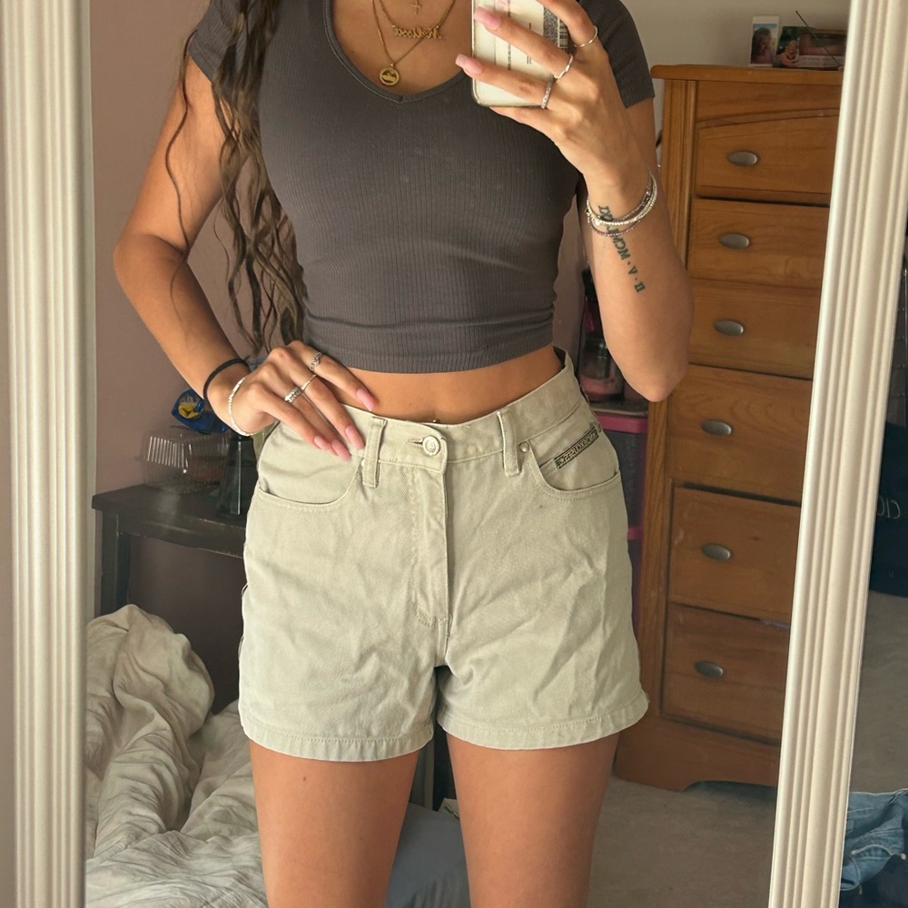 Shorts - Picture 3 of 6